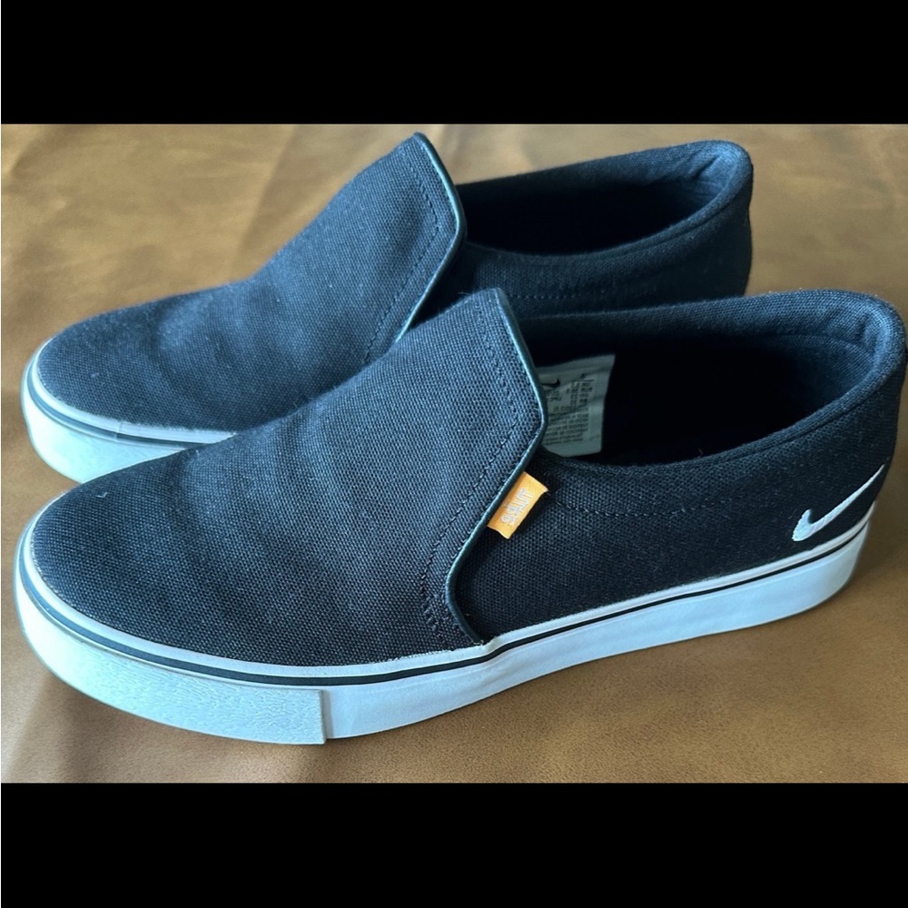 NIKE Court Royale AC Women's Size 6 Slip On Black & White